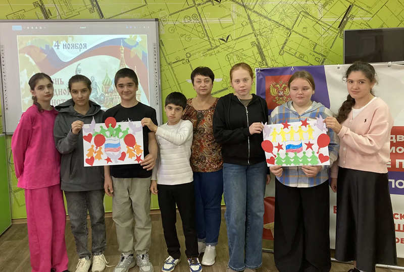 Мы едины под флагом России!.